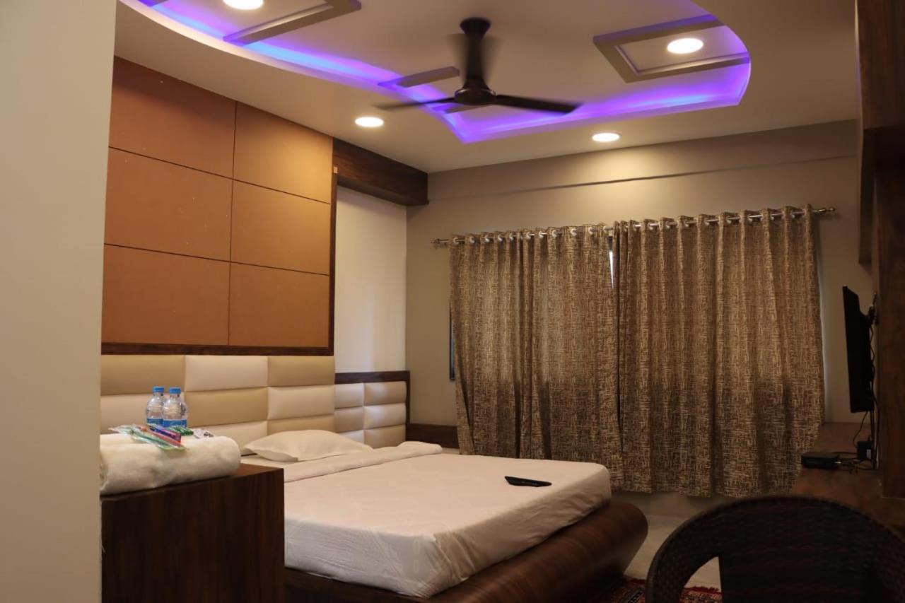 Pawan Executive Tuljapur Екстериор снимка