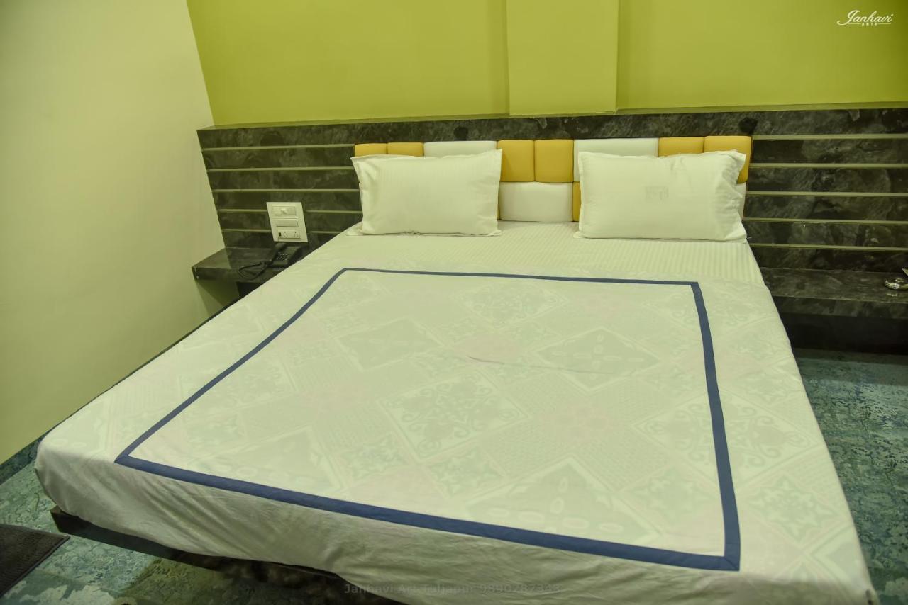 Pawan Executive Tuljapur Екстериор снимка