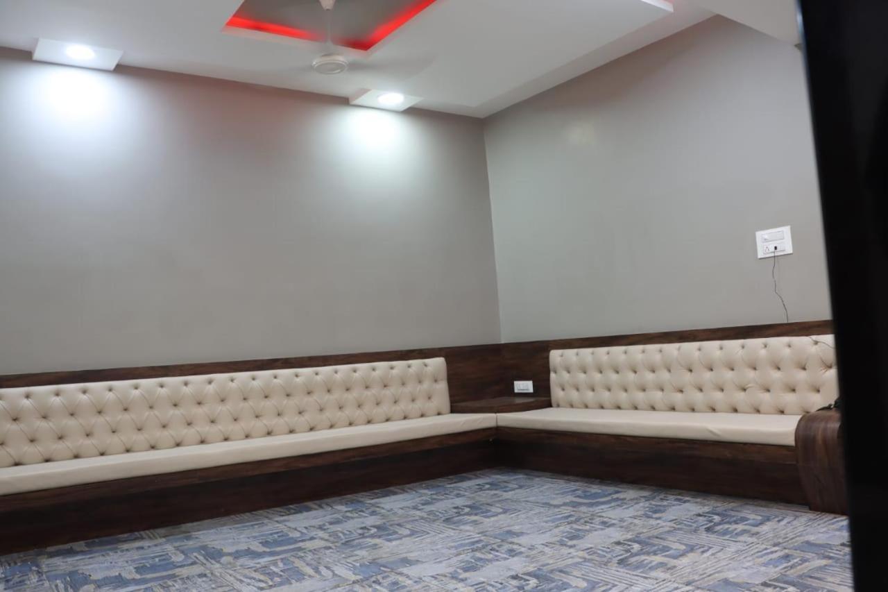 Pawan Executive Tuljapur Екстериор снимка