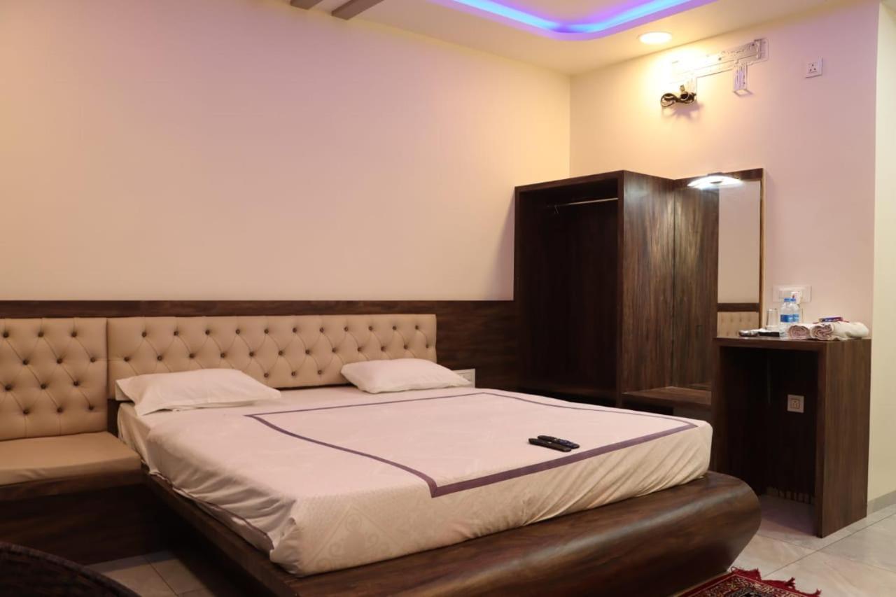 Pawan Executive Tuljapur Екстериор снимка