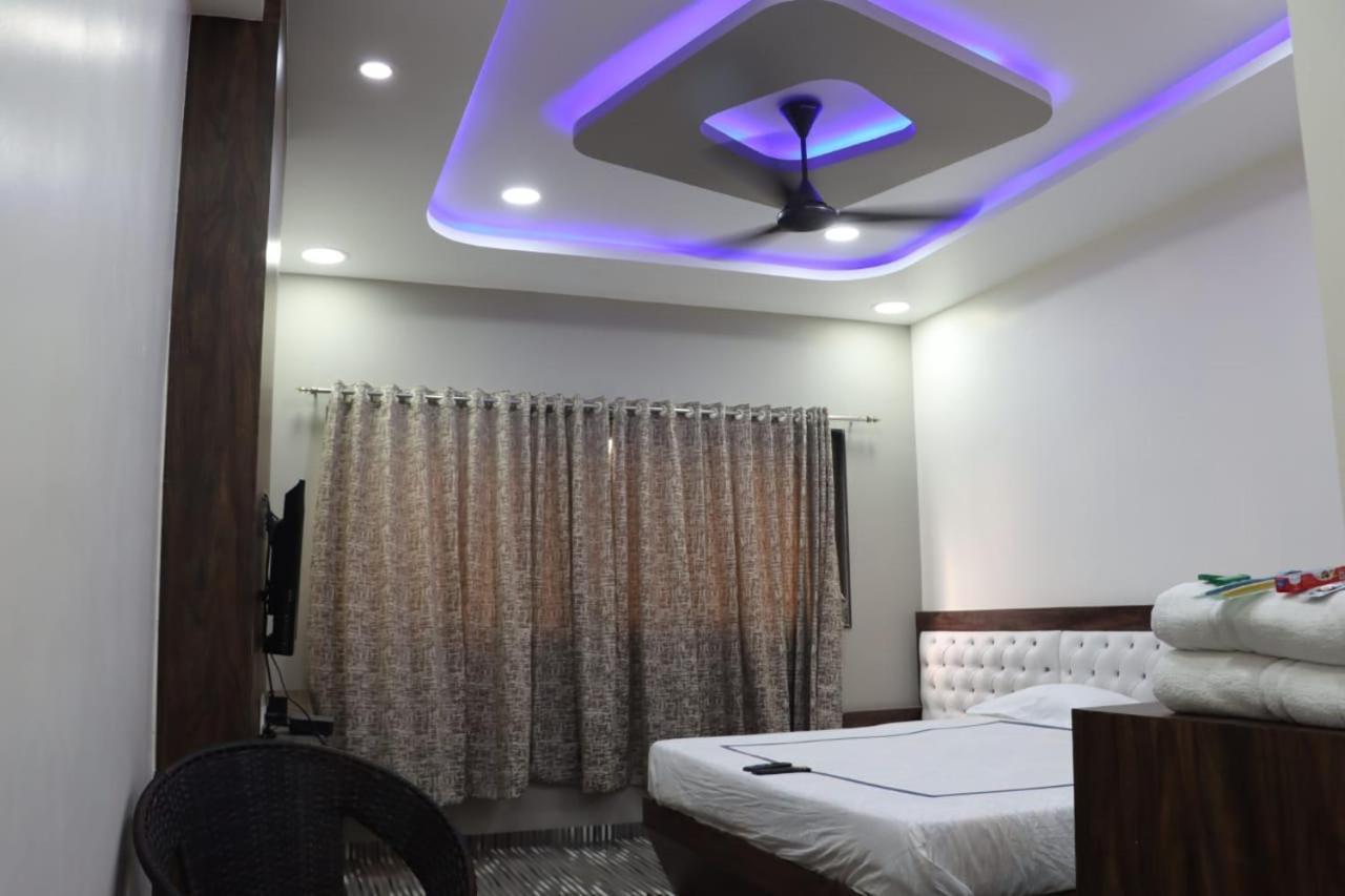 Pawan Executive Tuljapur Екстериор снимка