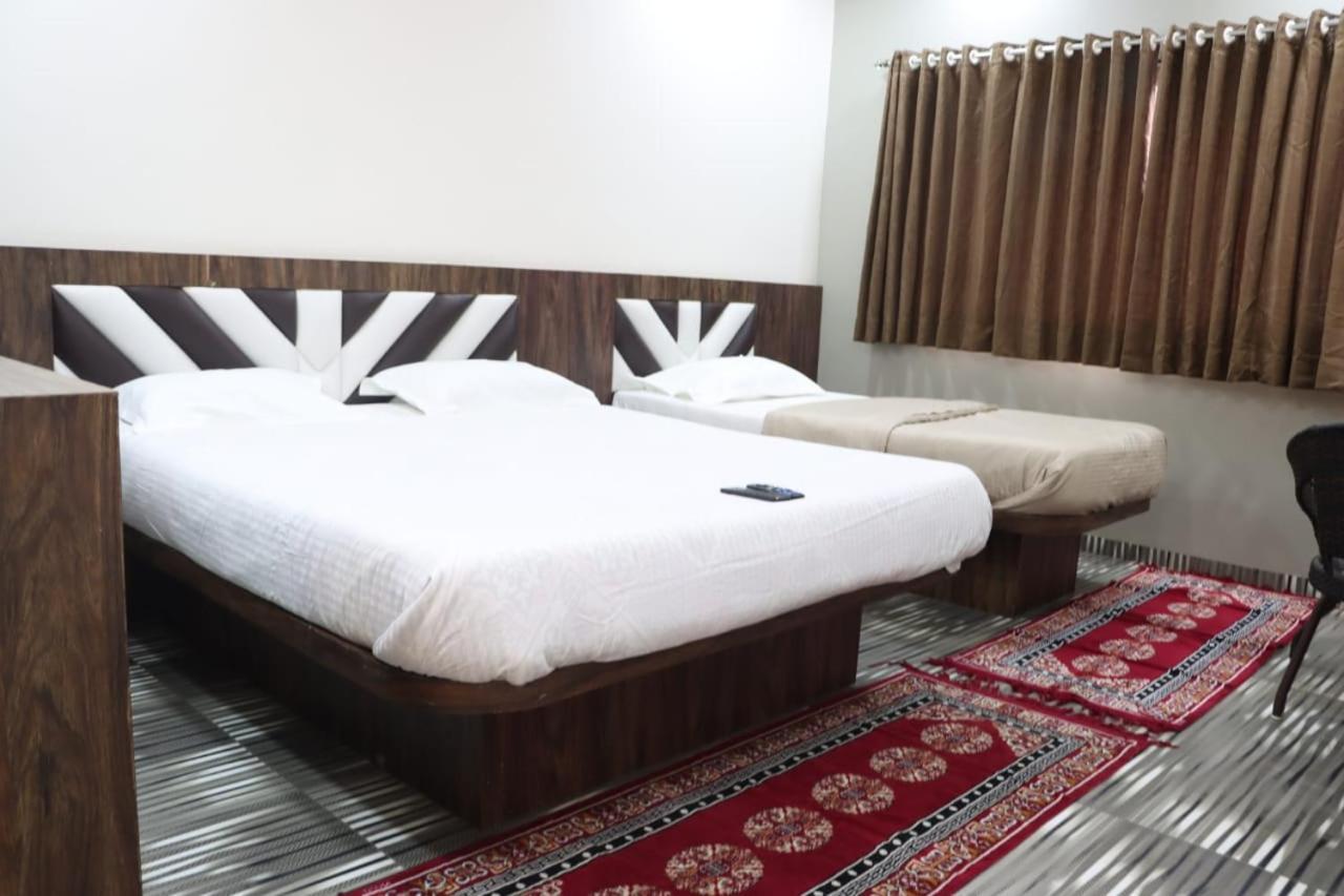 Pawan Executive Tuljapur Екстериор снимка
