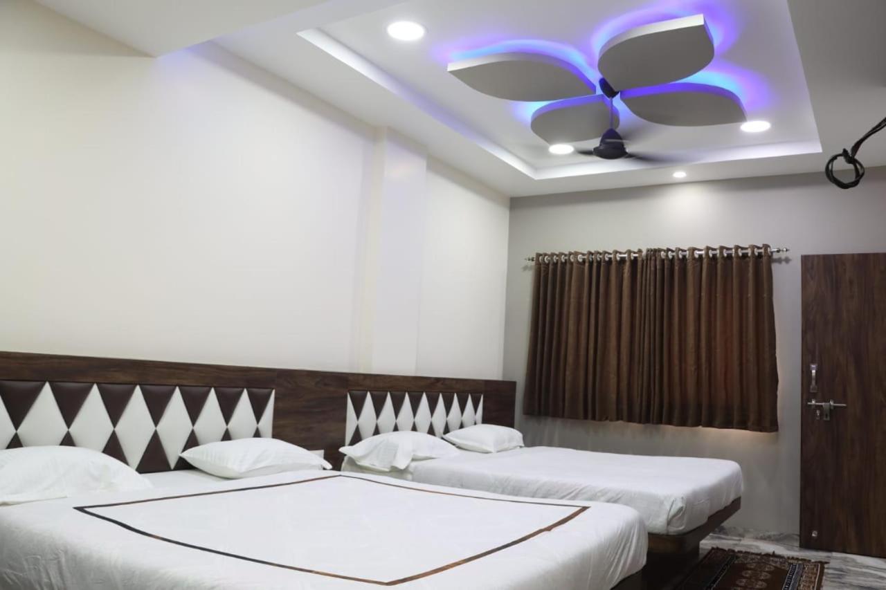 Pawan Executive Tuljapur Екстериор снимка