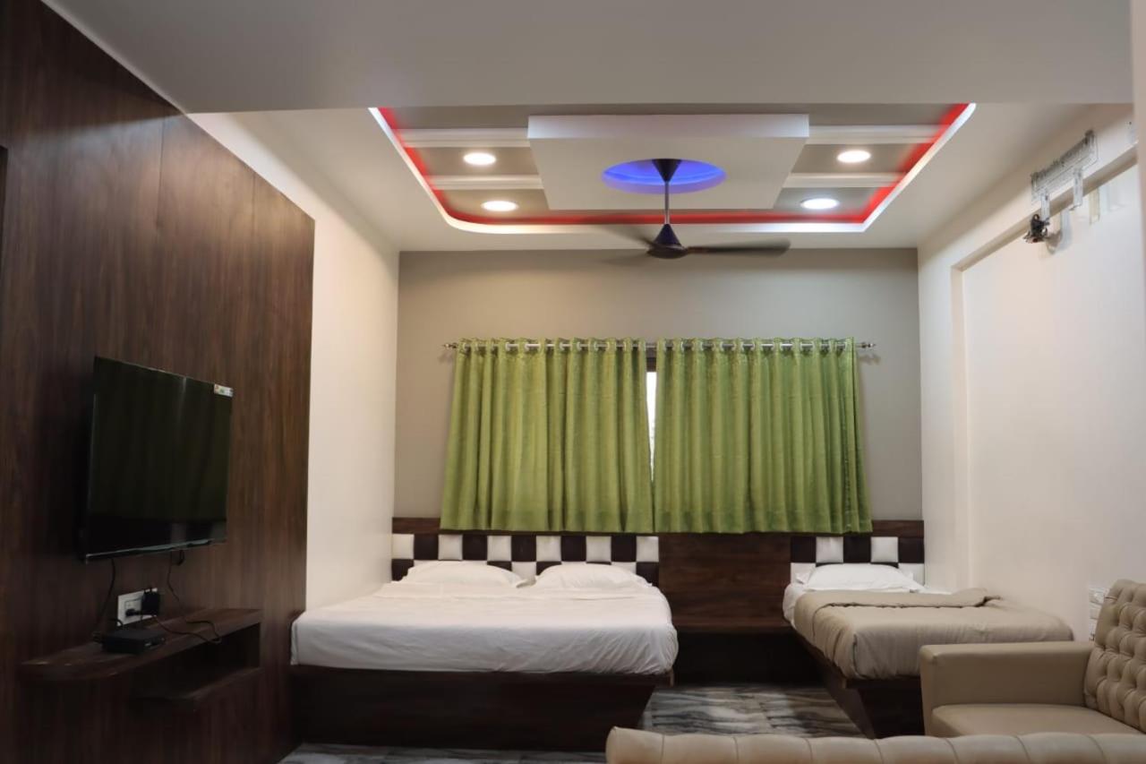 Pawan Executive Tuljapur Екстериор снимка