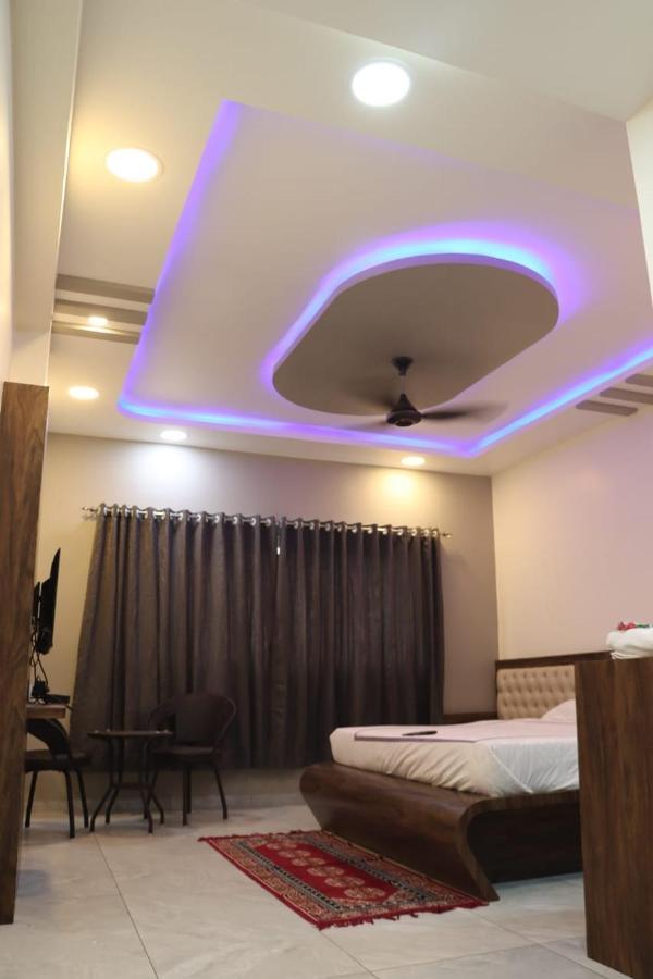 Pawan Executive Tuljapur Екстериор снимка