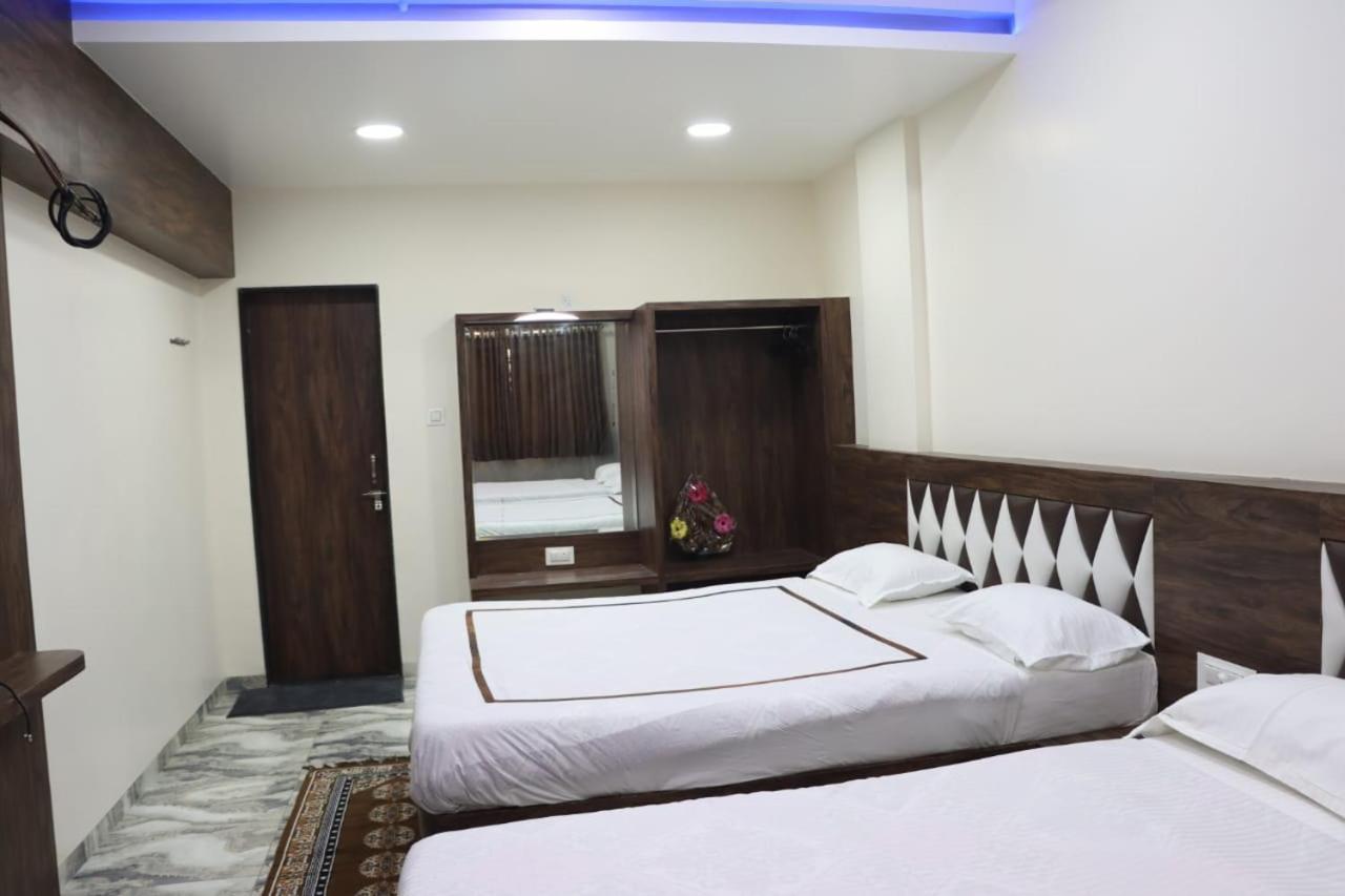 Pawan Executive Tuljapur Екстериор снимка