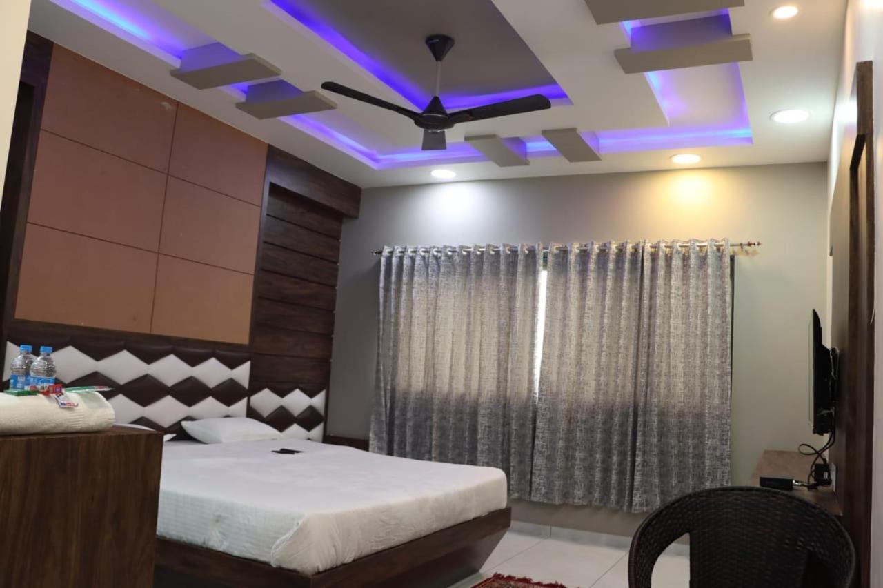 Pawan Executive Tuljapur Екстериор снимка