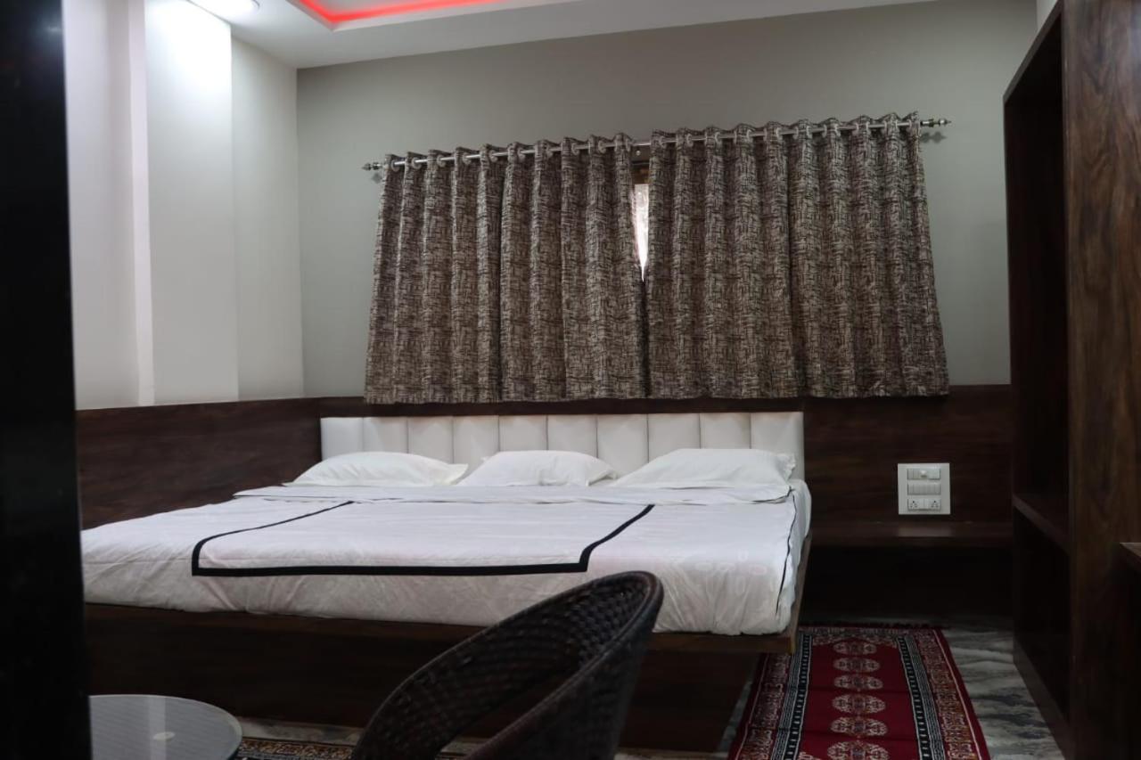 Pawan Executive Tuljapur Екстериор снимка