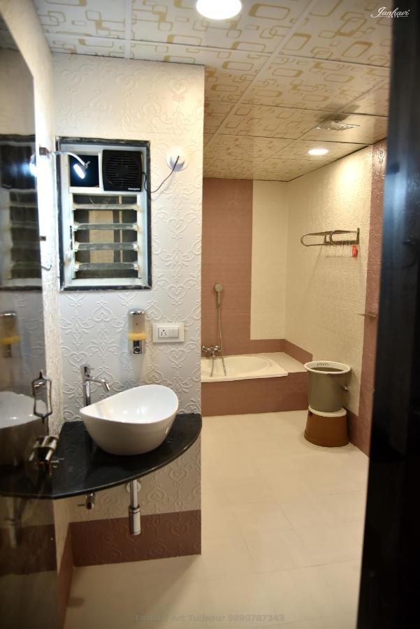 Pawan Executive Tuljapur Екстериор снимка