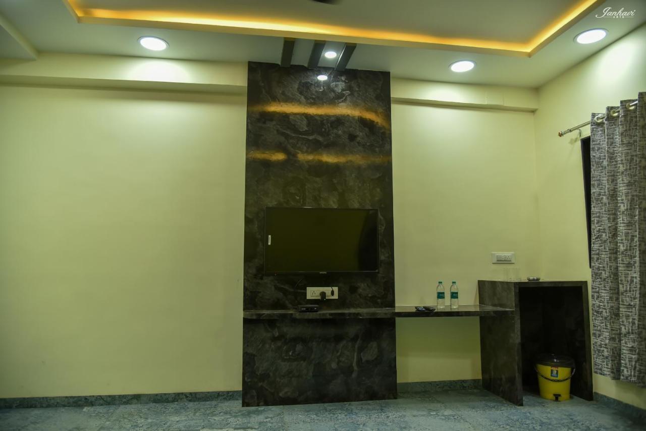 Pawan Executive Tuljapur Екстериор снимка