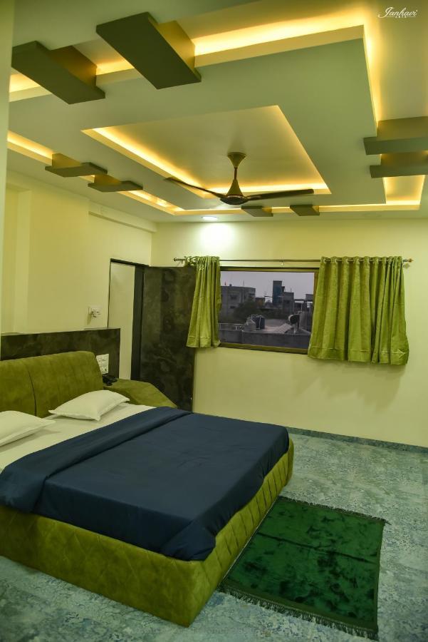 Pawan Executive Tuljapur Екстериор снимка