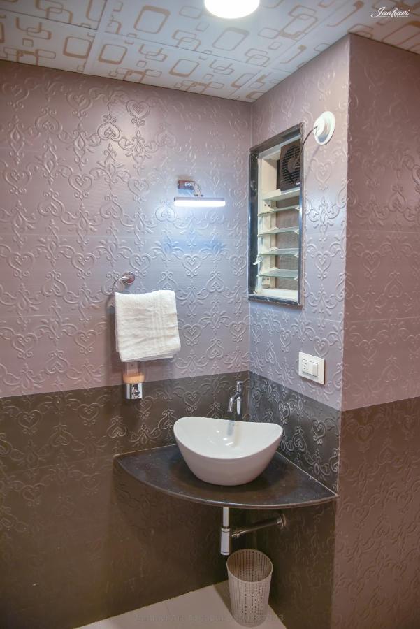 Pawan Executive Tuljapur Екстериор снимка