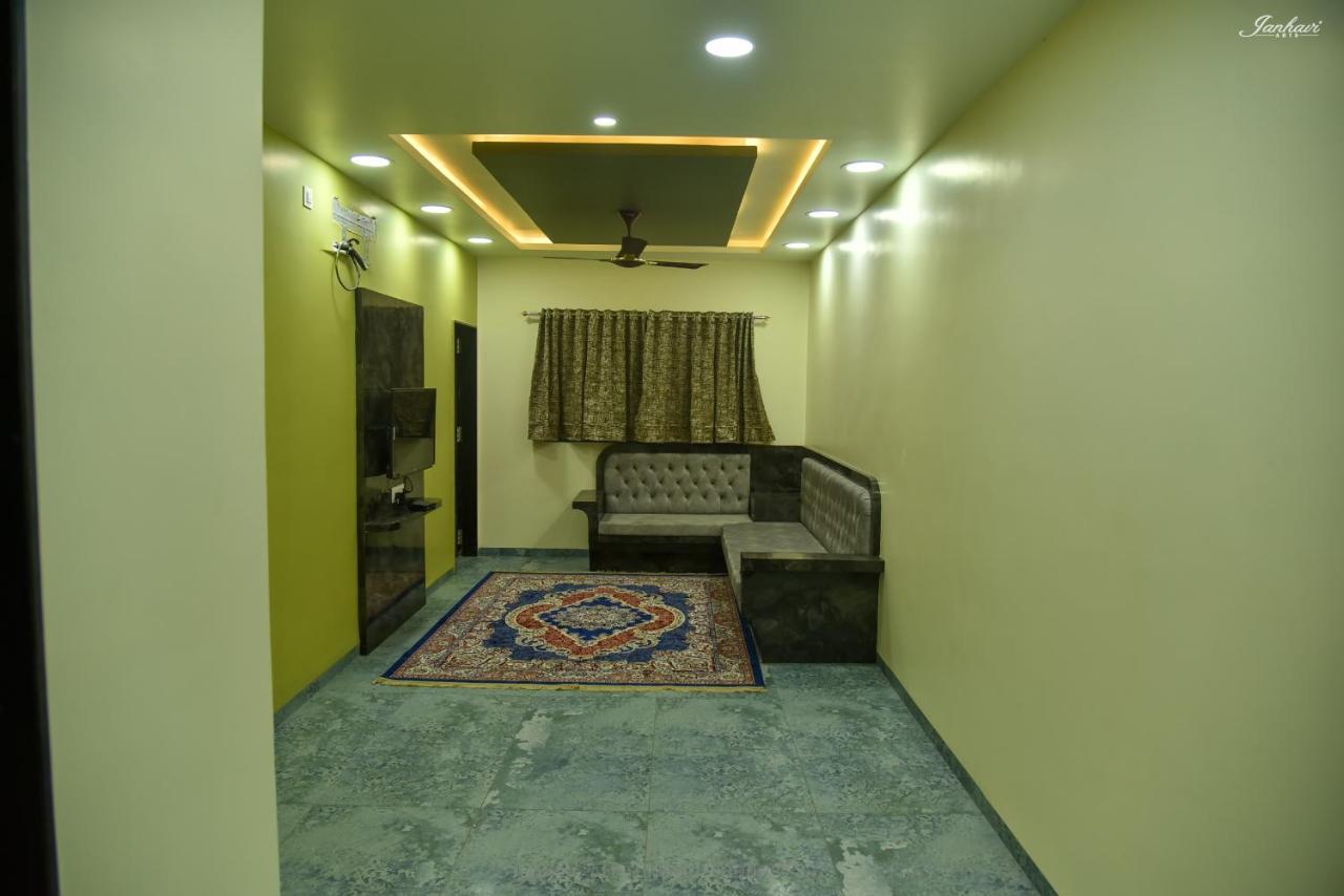 Pawan Executive Tuljapur Екстериор снимка