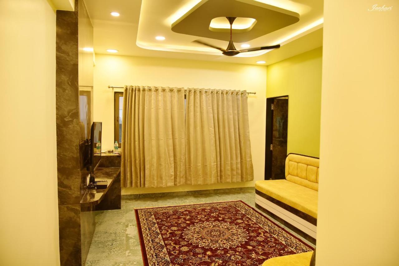Pawan Executive Tuljapur Екстериор снимка