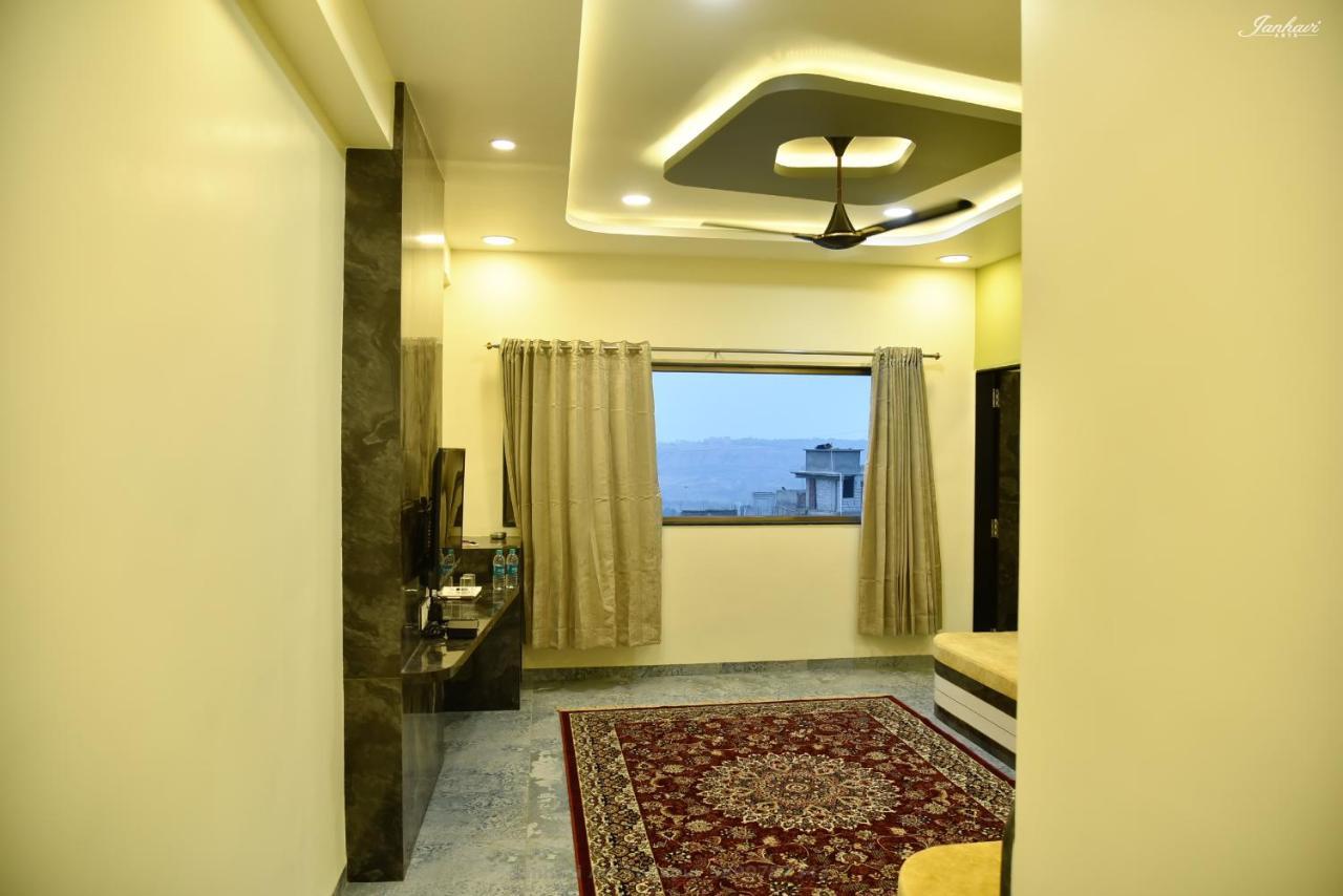 Pawan Executive Tuljapur Екстериор снимка